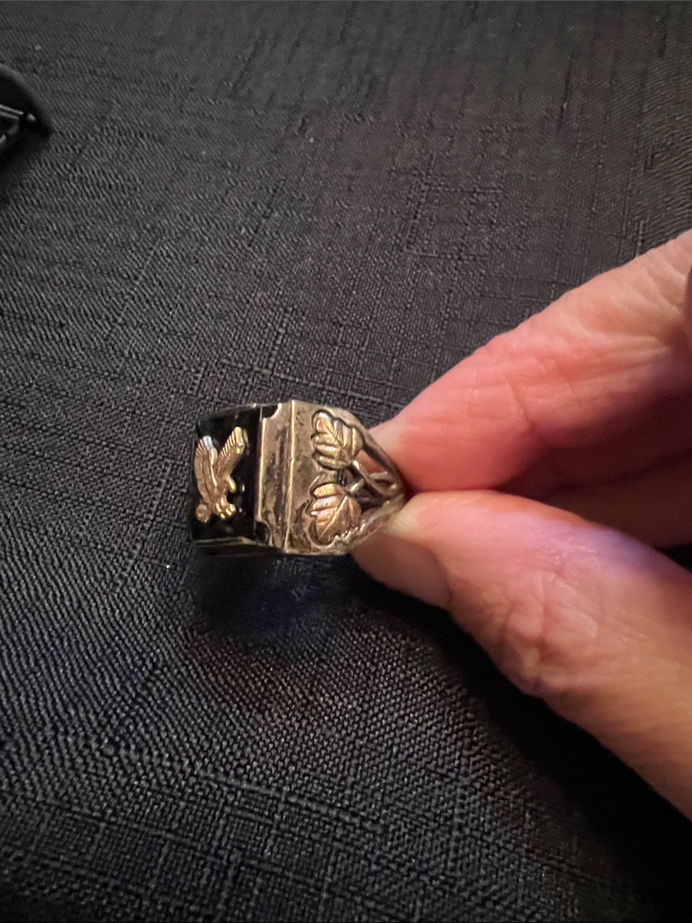 Men's Black Onyx Eagle Crest Signet Ring - Picture 2 of 5